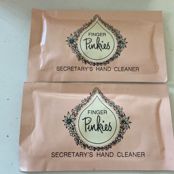 Vintage Pinkies Secretary’s Hand Cleaner Wipes. 23 in Original Box - Picture 2 of 8